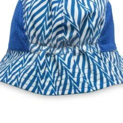 Sunday Afternoons Infant SunFlip Cap 13 Sunday Afternoons Infant SunFlip Cap -Sunday Afternoons Shop infant sunflip cap blue electric stripe sea spray rear stretch cape detail ss20 2500px