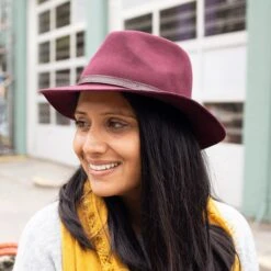 Sunday Afternoons Tessa Hat -Sunday Afternoons Shop tessa hat burgundy female fw20 2500px